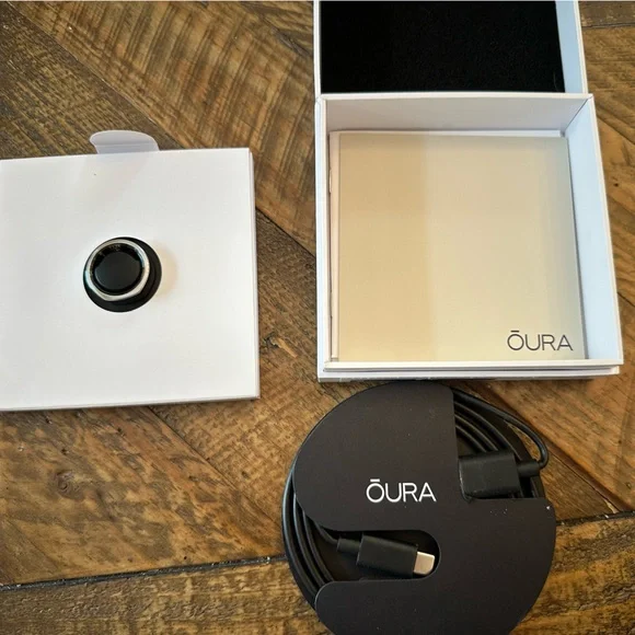 Oura Silver Watch Modern Design